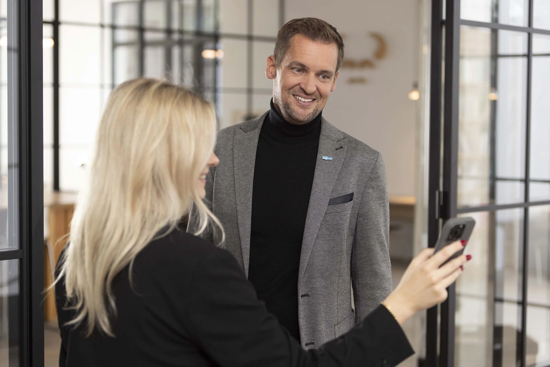 Abstimmung von Inhalten am Smartphone beim Kunden